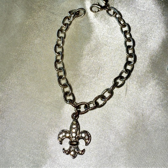 Fleur De Lis Filigree Jewelry Lot 2-Necklaces 2-Pair Earrings 1-Ring 1-Bracelet - Picture 8 of 15